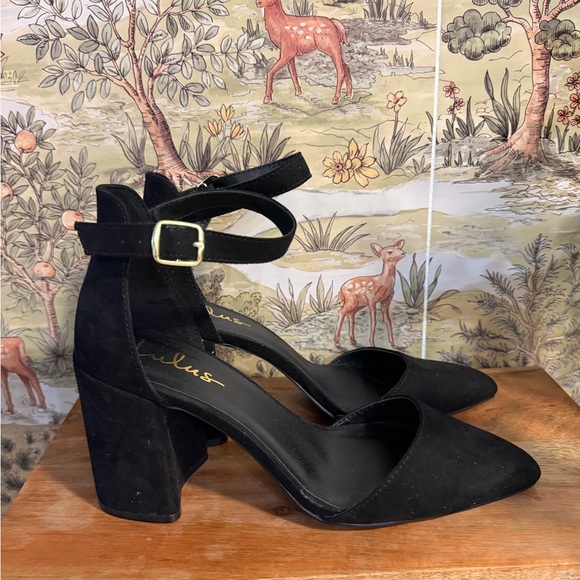 Lulu's Elegant Black Block Heels - Picture 4 of 5